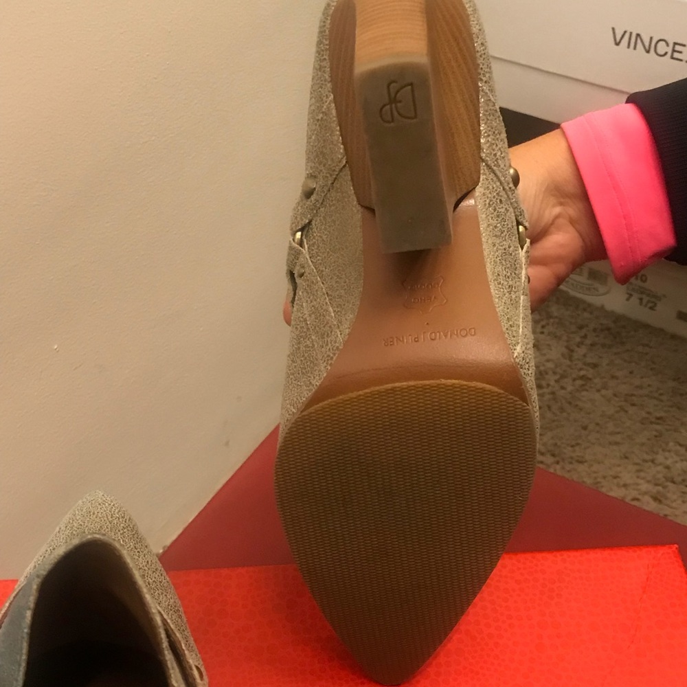 Donald J Pliner gold/tan open bootie - Picture 4 of 5